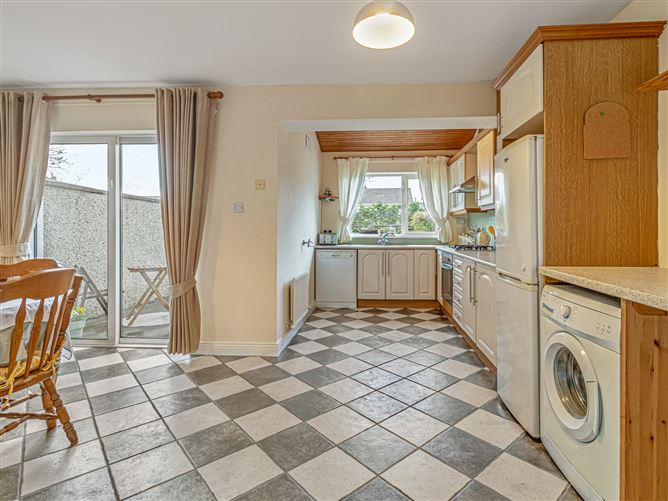 6 The Crescent, College Farm, Newbridge, Kildare