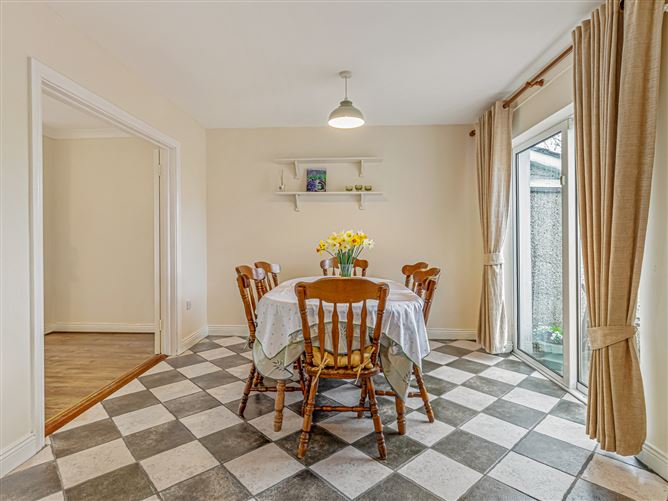 6 The Crescent, College Farm, Newbridge, Kildare