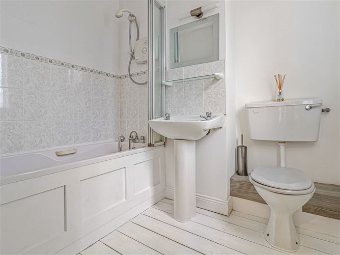 6 The Crescent, College Farm, Newbridge, Kildare