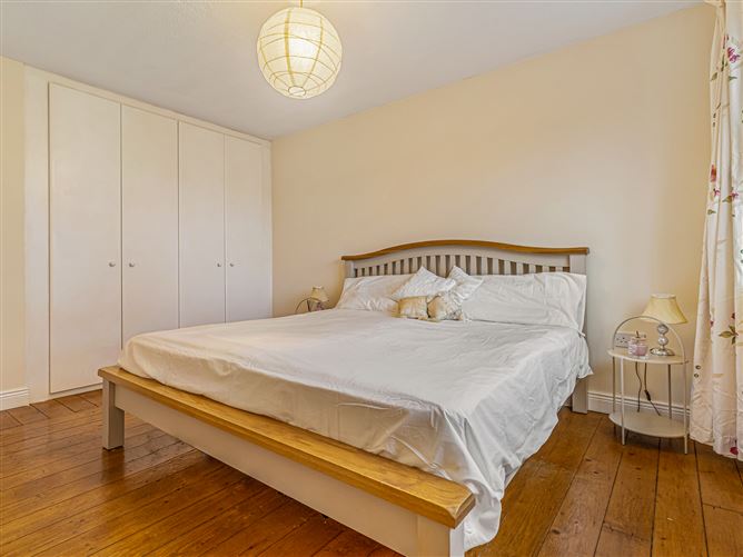 6 The Crescent, College Farm, Newbridge, Kildare