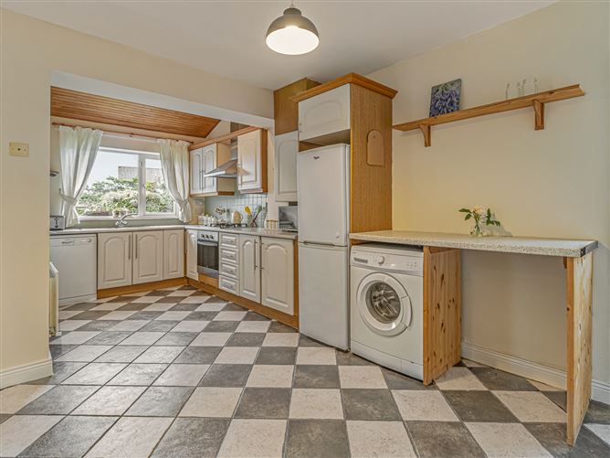 6 The Crescent, College Farm, Newbridge, Kildare