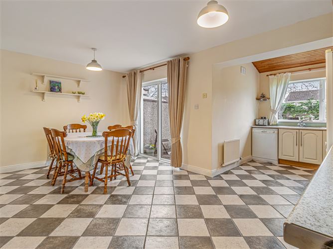 6 The Crescent, College Farm, Newbridge, Kildare