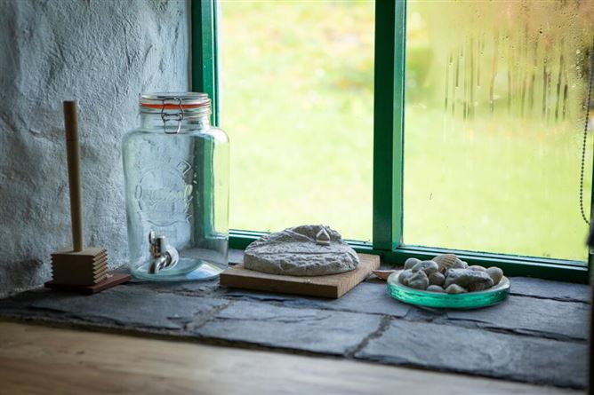 Scariff Cottage, Coomatloukane, Caherdaniel, Kerry