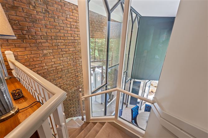 https://photos-a.propertyimages.ie/media/8/9/9/5007998/d7b1b5f3-b87e-46f2-b596-0eb3abe3b3df_l.jpg