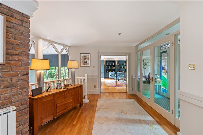 https://photos-a.propertyimages.ie/media/8/9/9/5007998/d7b1b5f3-b87e-46f2-b596-0eb3abe3b3df_l.jpg