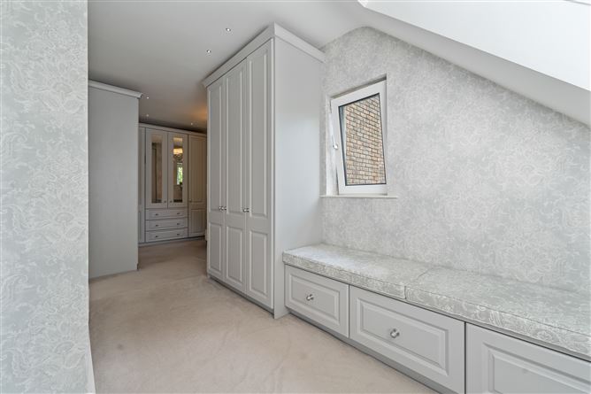 https://photos-a.propertyimages.ie/media/8/9/9/5007998/d7b1b5f3-b87e-46f2-b596-0eb3abe3b3df_l.jpg