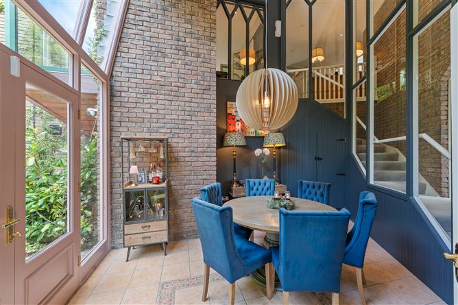 https://photos-a.propertyimages.ie/media/8/9/9/5007998/d7b1b5f3-b87e-46f2-b596-0eb3abe3b3df_l.jpg