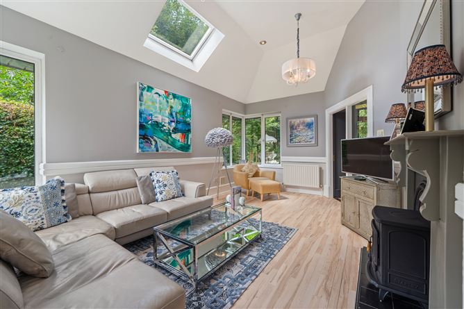 https://photos-a.propertyimages.ie/media/8/9/9/5007998/d7b1b5f3-b87e-46f2-b596-0eb3abe3b3df_l.jpg