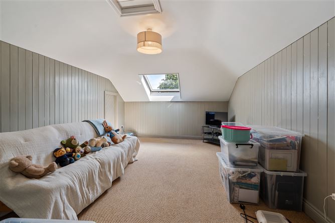 https://photos-a.propertyimages.ie/media/8/9/9/5007998/d7b1b5f3-b87e-46f2-b596-0eb3abe3b3df_l.jpg
