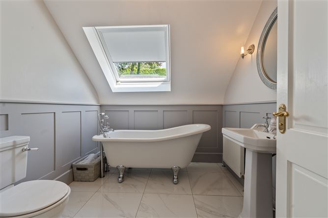 https://photos-a.propertyimages.ie/media/8/9/9/5007998/d7b1b5f3-b87e-46f2-b596-0eb3abe3b3df_l.jpg