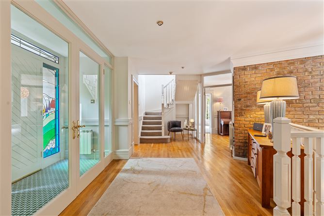 https://photos-a.propertyimages.ie/media/8/9/9/5007998/d7b1b5f3-b87e-46f2-b596-0eb3abe3b3df_l.jpg