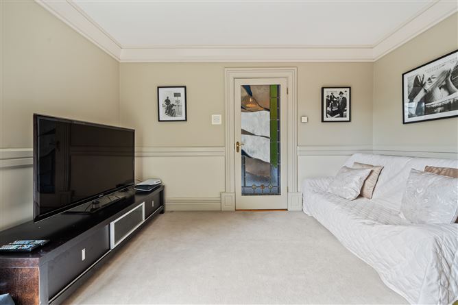 https://photos-a.propertyimages.ie/media/8/9/9/5007998/d7b1b5f3-b87e-46f2-b596-0eb3abe3b3df_l.jpg