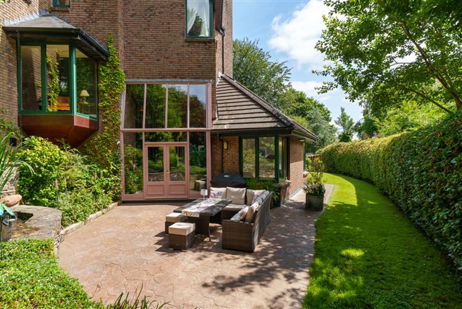 https://photos-a.propertyimages.ie/media/8/9/9/5007998/d7b1b5f3-b87e-46f2-b596-0eb3abe3b3df_l.jpg