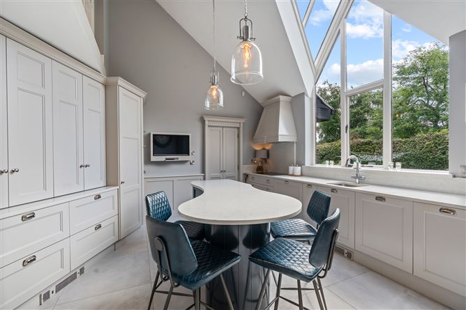 https://photos-a.propertyimages.ie/media/8/9/9/5007998/d7b1b5f3-b87e-46f2-b596-0eb3abe3b3df_l.jpg