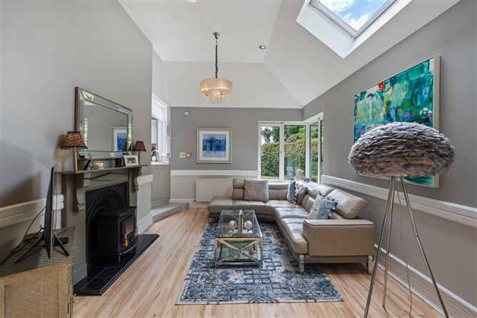 https://photos-a.propertyimages.ie/media/8/9/9/5007998/d7b1b5f3-b87e-46f2-b596-0eb3abe3b3df_l.jpg