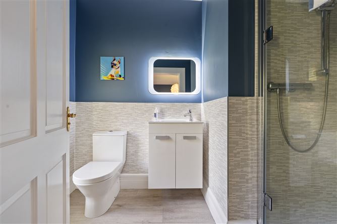 https://photos-a.propertyimages.ie/media/8/9/9/5007998/d7b1b5f3-b87e-46f2-b596-0eb3abe3b3df_l.jpg