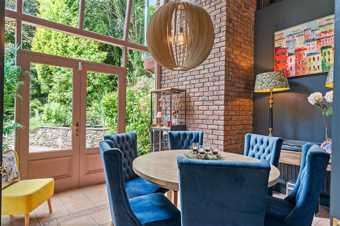 https://photos-a.propertyimages.ie/media/8/9/9/5007998/d7b1b5f3-b87e-46f2-b596-0eb3abe3b3df_l.jpg