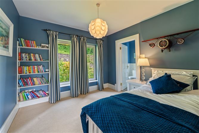 https://photos-a.propertyimages.ie/media/8/9/9/5007998/d7b1b5f3-b87e-46f2-b596-0eb3abe3b3df_l.jpg