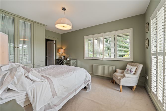https://photos-a.propertyimages.ie/media/8/9/9/5007998/d7b1b5f3-b87e-46f2-b596-0eb3abe3b3df_l.jpg