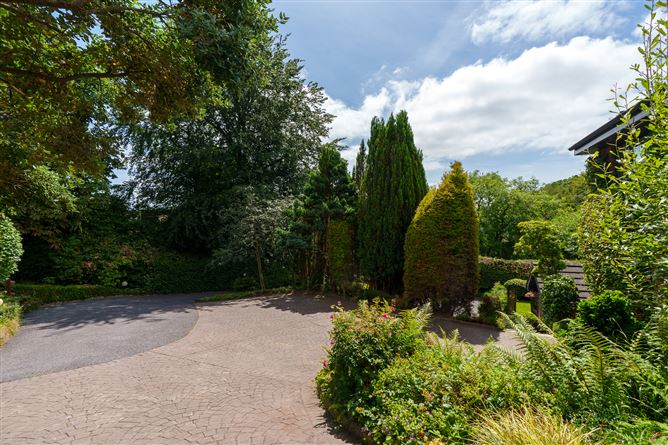 https://photos-a.propertyimages.ie/media/8/9/9/5007998/d7b1b5f3-b87e-46f2-b596-0eb3abe3b3df_l.jpg