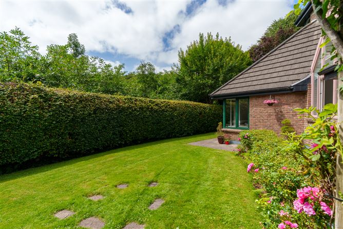 https://photos-a.propertyimages.ie/media/8/9/9/5007998/d7b1b5f3-b87e-46f2-b596-0eb3abe3b3df_l.jpg