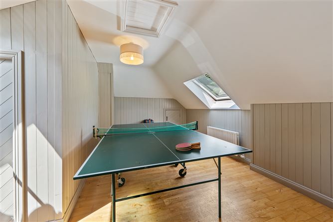 https://photos-a.propertyimages.ie/media/8/9/9/5007998/d7b1b5f3-b87e-46f2-b596-0eb3abe3b3df_l.jpg