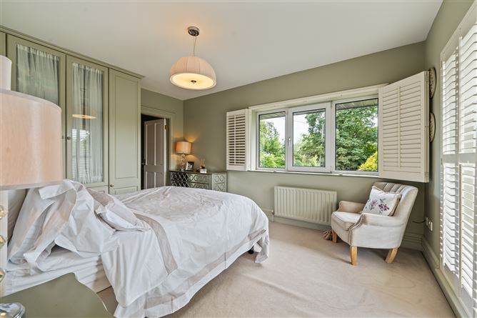 https://photos-a.propertyimages.ie/media/8/9/9/5007998/d7b1b5f3-b87e-46f2-b596-0eb3abe3b3df_l.jpg