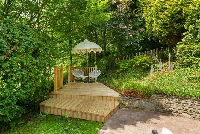 https://photos-a.propertyimages.ie/media/8/9/9/5007998/d7b1b5f3-b87e-46f2-b596-0eb3abe3b3df_l.jpg