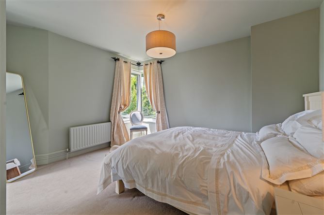 https://photos-a.propertyimages.ie/media/8/9/9/5007998/d7b1b5f3-b87e-46f2-b596-0eb3abe3b3df_l.jpg