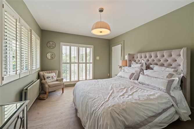 https://photos-a.propertyimages.ie/media/8/9/9/5007998/d7b1b5f3-b87e-46f2-b596-0eb3abe3b3df_l.jpg