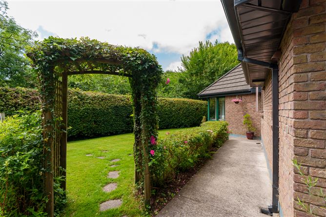 https://photos-a.propertyimages.ie/media/8/9/9/5007998/d7b1b5f3-b87e-46f2-b596-0eb3abe3b3df_l.jpg