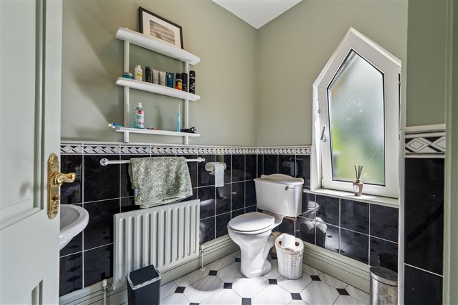 https://photos-a.propertyimages.ie/media/8/9/9/5007998/d7b1b5f3-b87e-46f2-b596-0eb3abe3b3df_l.jpg