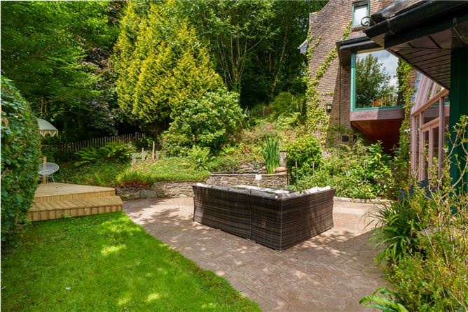 https://photos-a.propertyimages.ie/media/8/9/9/5007998/d7b1b5f3-b87e-46f2-b596-0eb3abe3b3df_l.jpg