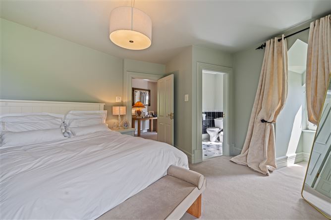 https://photos-a.propertyimages.ie/media/8/9/9/5007998/d7b1b5f3-b87e-46f2-b596-0eb3abe3b3df_l.jpg