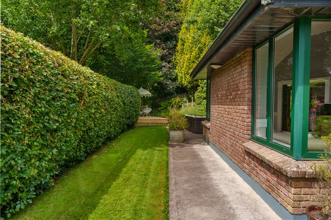 https://photos-a.propertyimages.ie/media/8/9/9/5007998/d7b1b5f3-b87e-46f2-b596-0eb3abe3b3df_l.jpg