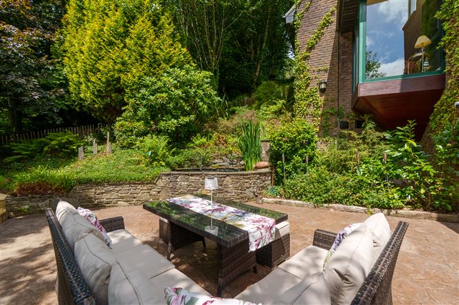 https://photos-a.propertyimages.ie/media/8/9/9/5007998/d7b1b5f3-b87e-46f2-b596-0eb3abe3b3df_l.jpg