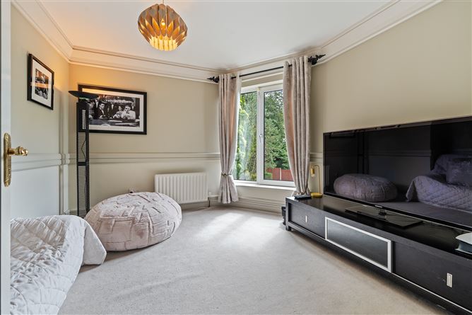 https://photos-a.propertyimages.ie/media/8/9/9/5007998/d7b1b5f3-b87e-46f2-b596-0eb3abe3b3df_l.jpg