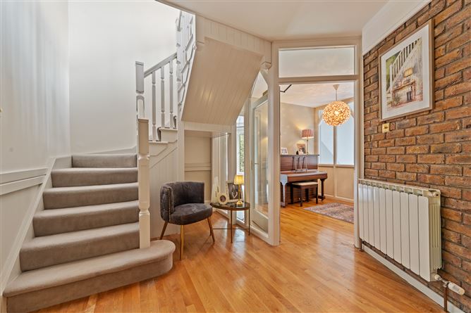 https://photos-a.propertyimages.ie/media/8/9/9/5007998/d7b1b5f3-b87e-46f2-b596-0eb3abe3b3df_l.jpg