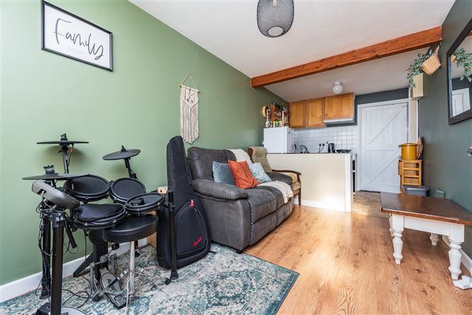 https://photos-a.propertyimages.ie/media/9/0/0/4917009/7a0dafc7-7ab6-4d5a-ae63-547298591a10_l.jpg