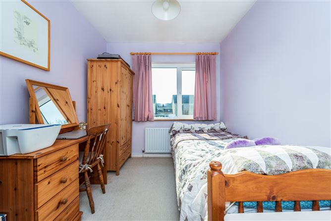 https://photos-a.propertyimages.ie/media/9/0/0/4917009/7a0dafc7-7ab6-4d5a-ae63-547298591a10_l.jpg