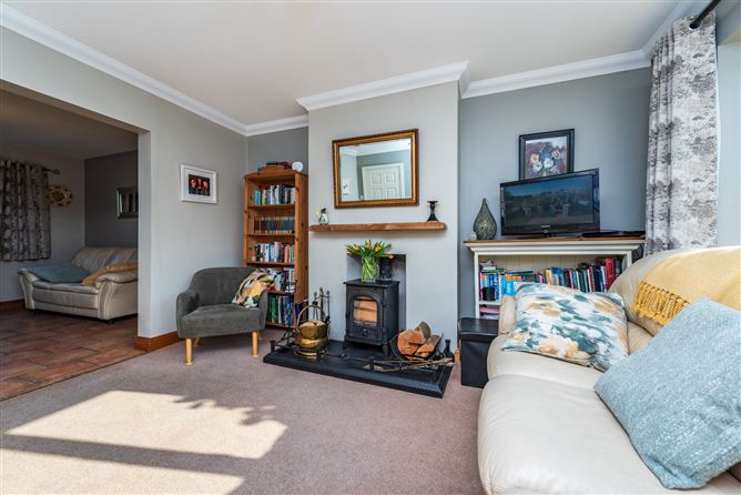 https://photos-a.propertyimages.ie/media/9/0/0/4917009/7a0dafc7-7ab6-4d5a-ae63-547298591a10_l.jpg