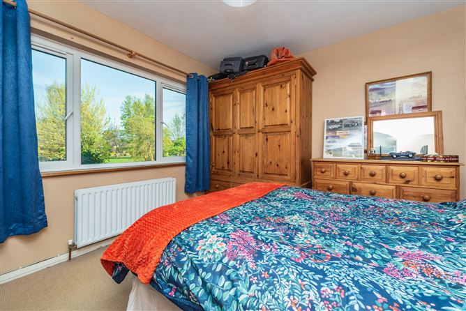 https://photos-a.propertyimages.ie/media/9/0/0/4917009/7a0dafc7-7ab6-4d5a-ae63-547298591a10_l.jpg