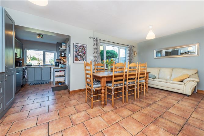 https://photos-a.propertyimages.ie/media/9/0/0/4917009/7a0dafc7-7ab6-4d5a-ae63-547298591a10_l.jpg