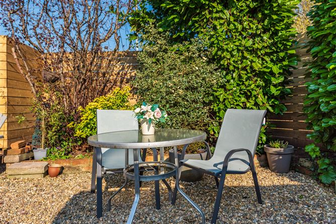 https://photos-a.propertyimages.ie/media/9/0/0/4917009/7a0dafc7-7ab6-4d5a-ae63-547298591a10_l.jpg