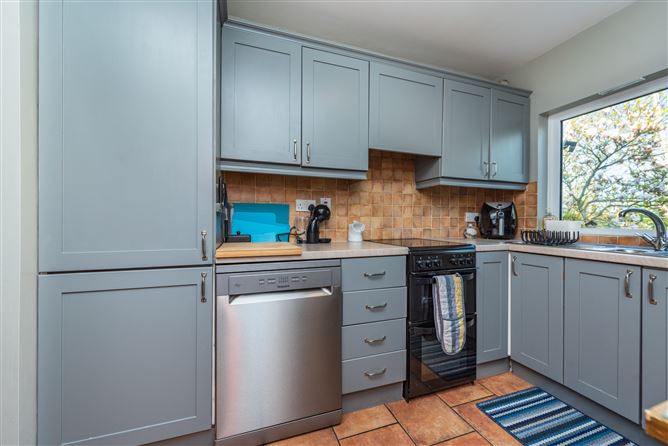 https://photos-a.propertyimages.ie/media/9/0/0/4917009/7a0dafc7-7ab6-4d5a-ae63-547298591a10_l.jpg