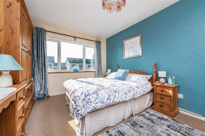 https://photos-a.propertyimages.ie/media/9/0/0/4917009/7a0dafc7-7ab6-4d5a-ae63-547298591a10_l.jpg
