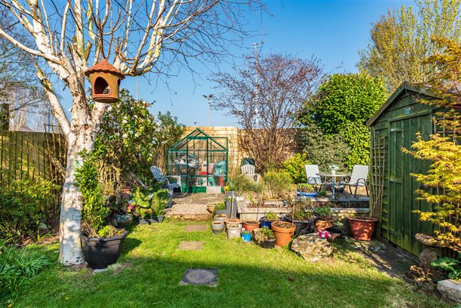 https://photos-a.propertyimages.ie/media/9/0/0/4917009/7a0dafc7-7ab6-4d5a-ae63-547298591a10_l.jpg
