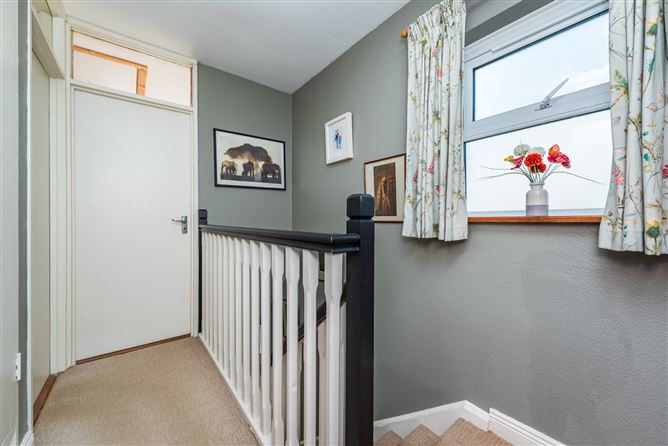 https://photos-a.propertyimages.ie/media/9/0/0/4917009/7a0dafc7-7ab6-4d5a-ae63-547298591a10_l.jpg