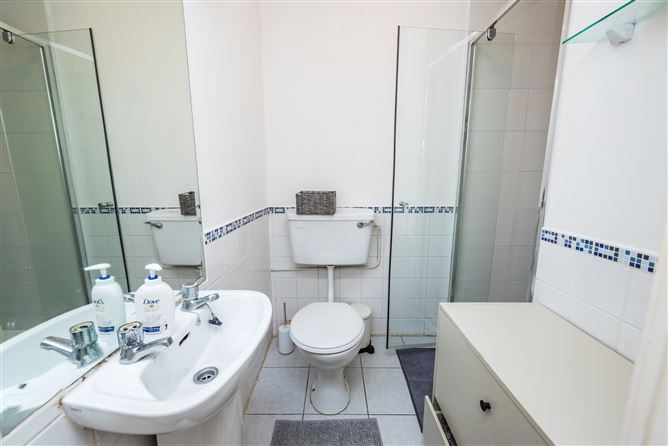 https://photos-a.propertyimages.ie/media/9/0/0/4917009/7a0dafc7-7ab6-4d5a-ae63-547298591a10_l.jpg