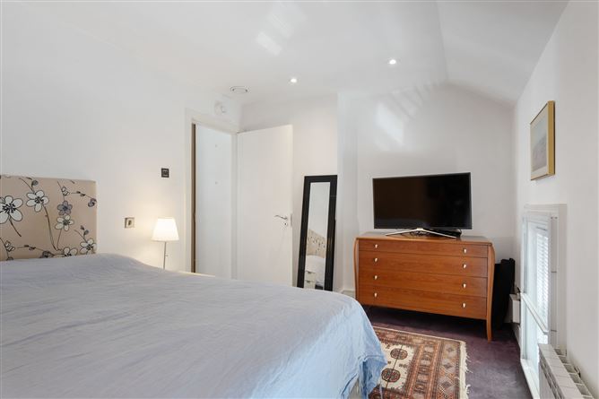 Apartment 4, 66/67, South Great George's Street, Dublin 2